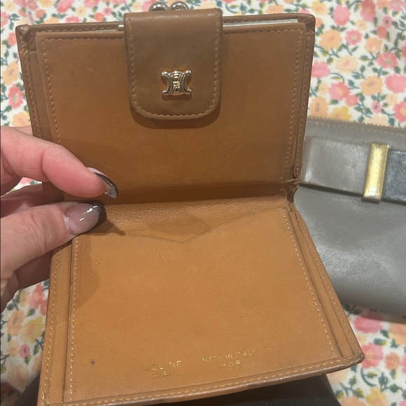 Four wallets authentic. - Picture 4 of 13